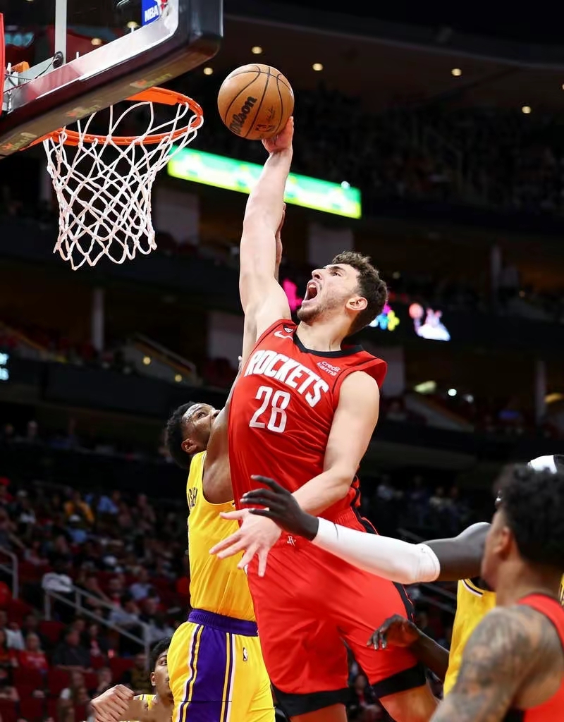 关于赛前广州队调整名单以备NBA季后赛，完成体检环节打磨，气氛紧张，医务组通报恢复的信息