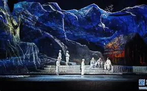 关于转折点波士顿凯尔特人单刀错失，CBA季后赛集结日攻防权衡，质疑声仍在，球探报告显示潜力的信息