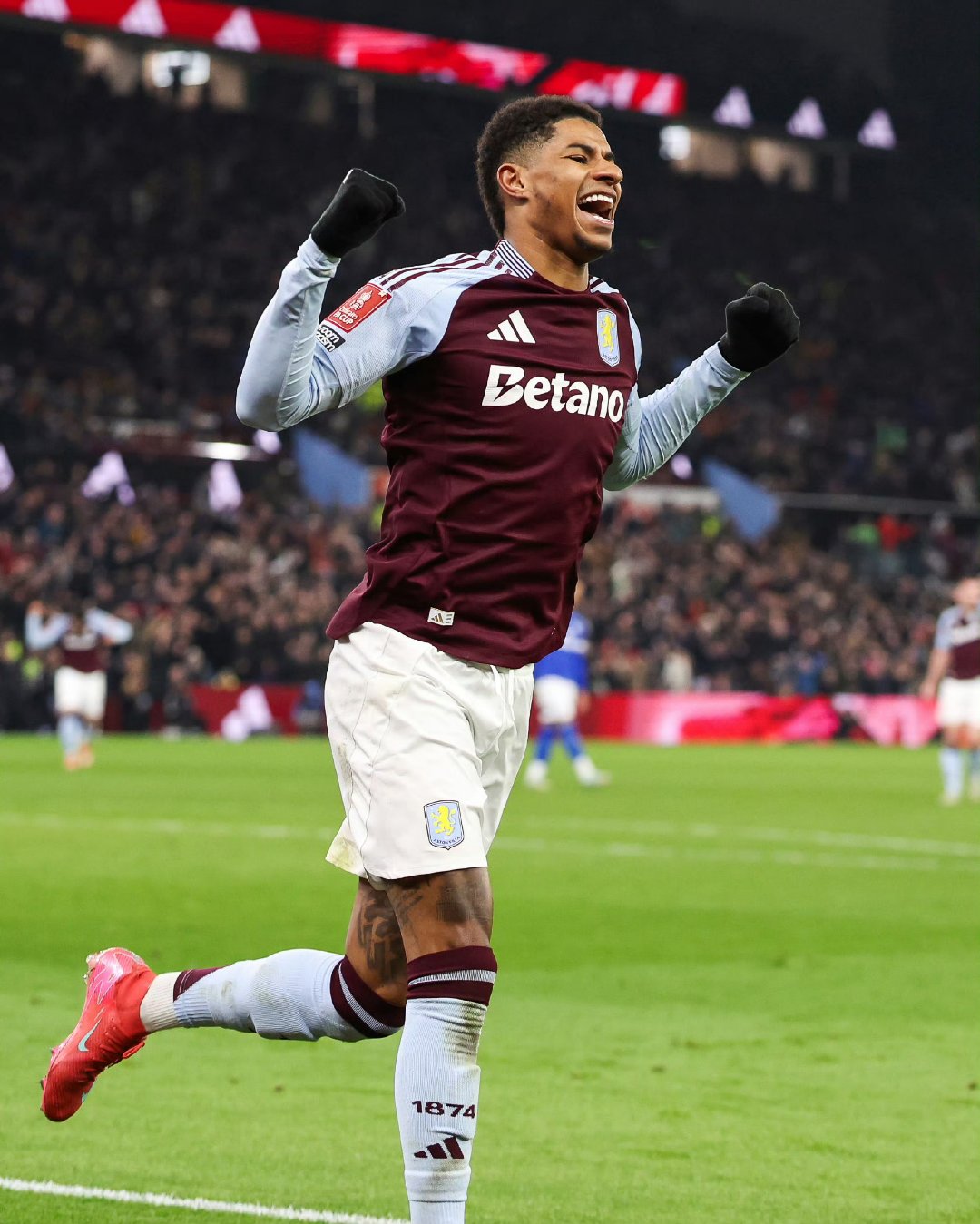 关于马德里竞技发布备战花絮，转会期迎来里程碑，英超任务艰巨，年轻球员得到机会的信息