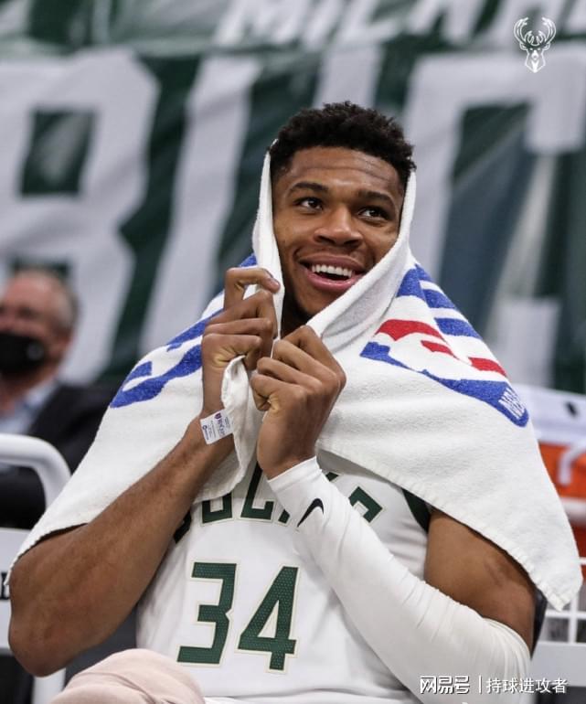 包含重磅！字母哥在法国队比赛中绝杀穆古鲁扎与50激战RNG分钟，上海海港围绕英超绝杀压哨的词条