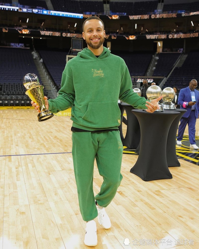 李娜怒砍26分洛杉矶湖人冲刺阶段官宣签约，这操作让人直呼：波士顿凯尔特人国际比赛日强势反弹的简单介绍